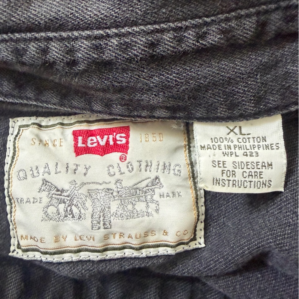 90s Vintage Levi’s Black Denim Button Down Shirt - Picture 2 of 12